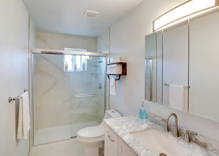 Villa Riverfront Bullhead W/ Mountain Views!