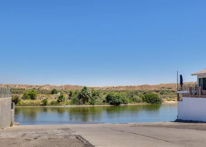 Riverfront Bullhead W/ Mountain Views! Villa Bullhead City