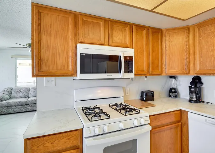 Riverfront Bullhead W/ Mountain Views! Villa