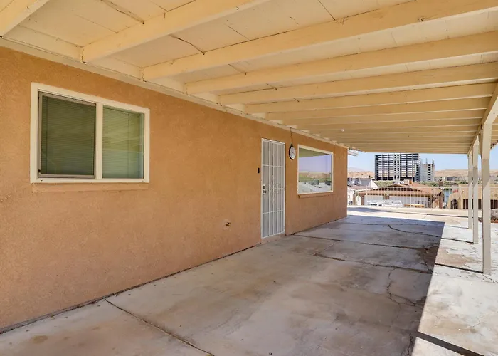 Villa Riverfront Bullhead W/ Mountain Views!