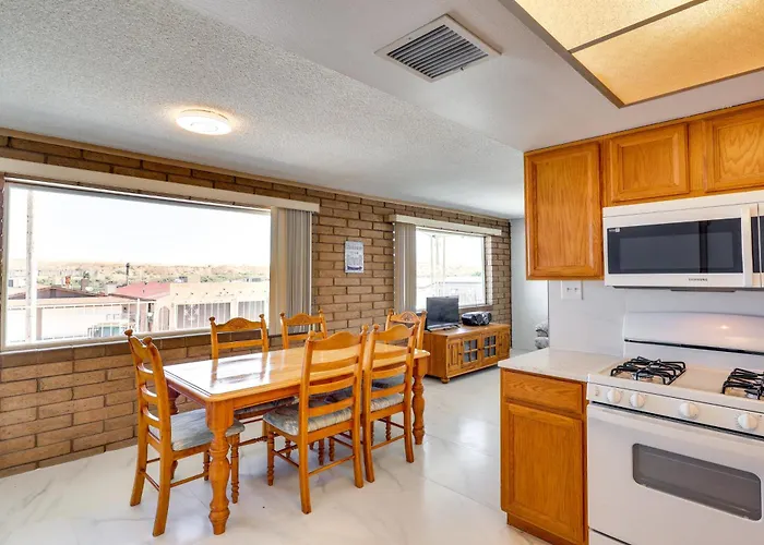 Riverfront Bullhead W/ Mountain Views! Villa
